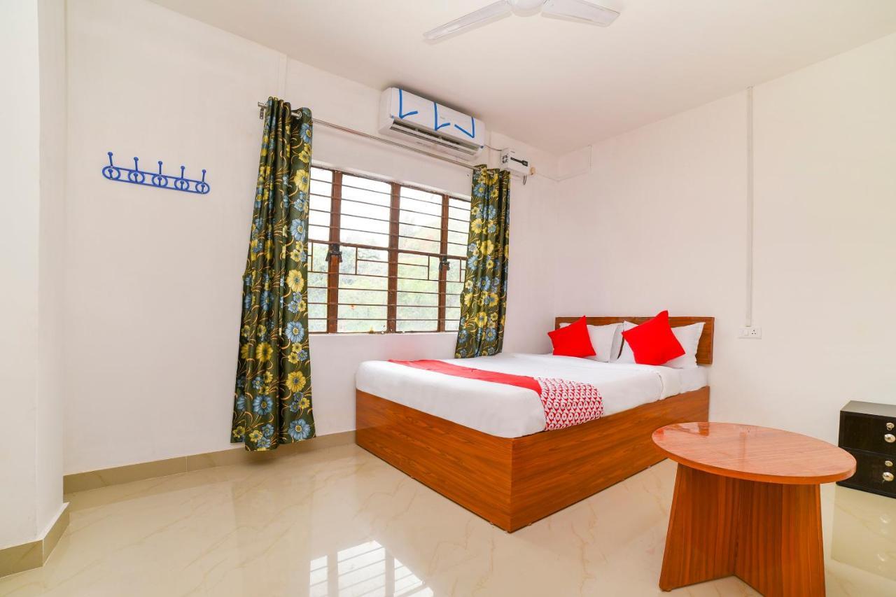 Oyo 40893 Hotel Lotus Guwahati Exterior foto